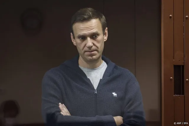 Dit zijn de laatste beelden van Navalny voor zijn dood, gisteren in de rechtszaal. Rutte: “Dit getuigt opnieuw van de immense bruutheid van het Russische regime.”
