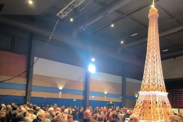Fransoos zwoegt 8 jaar op Eiffeltoren van lucifers, maar komt bedrogen uit