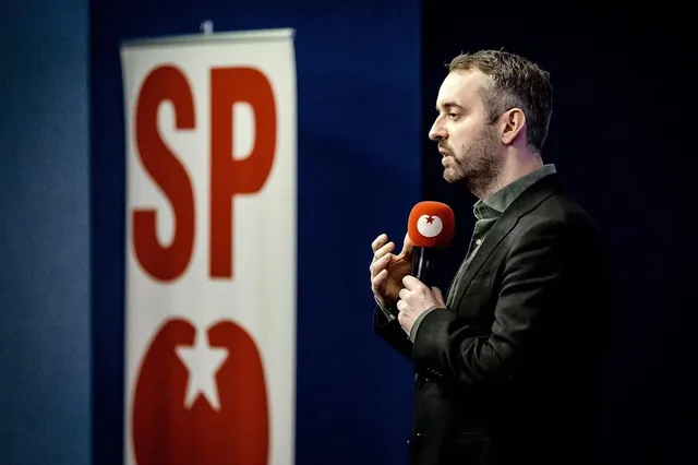 Nieuwe partijleider Jimmy Dijk spreekt geplaagd SP toe op congres