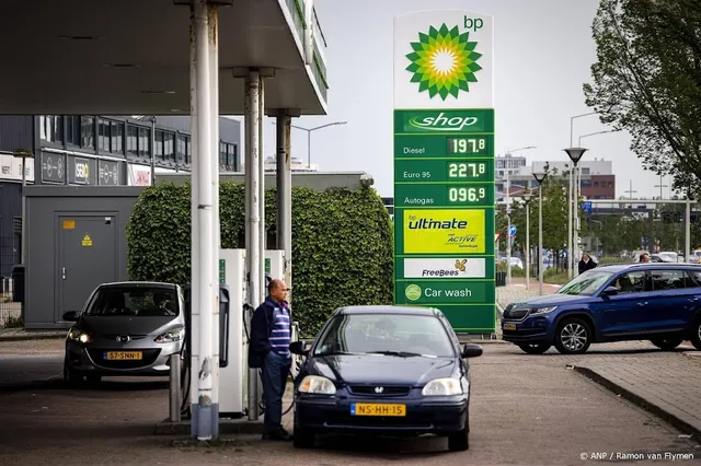 Nederlanders tanken volgens cijfers RTL Z steeds meer benzine