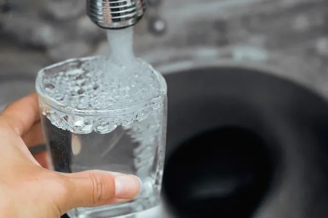 Waarom bronwater slechter is dan kraanwater