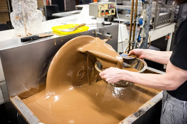 Chocolade-automatiek loopt als een trein: Geen satékroket, maar bonbons 'uit de muur'