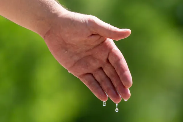 Nieuw onderzoek: PFAS gaat door je huid de bloedbaan in