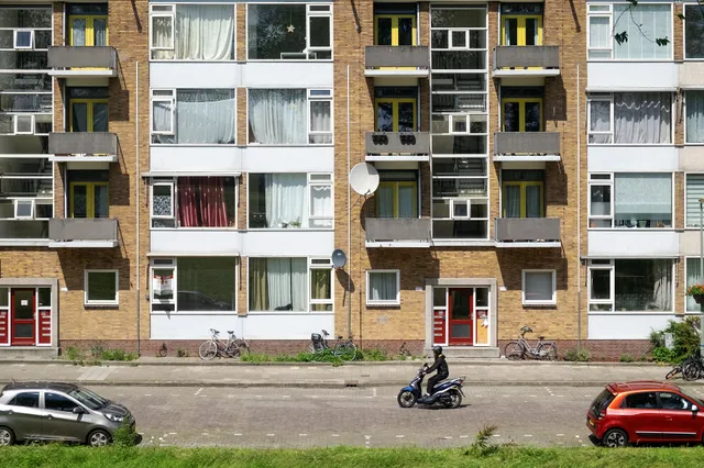 Hoeveel korter wordt de wachttijd op een sociale huurwoning als statushouders geen voorrang krijgen?