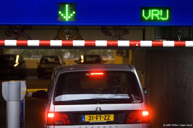 Hoge ambtenaar ontslagen na bestellen 152 parkeerkaarten