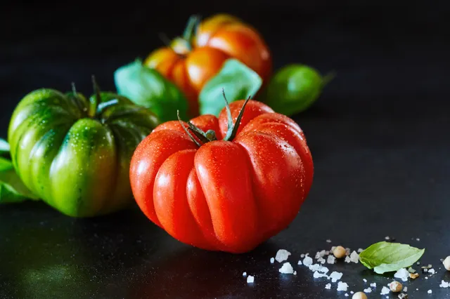 Nederlandse toezichthouder liet tomatenkwekers jarenlang verboden middel gebruiken