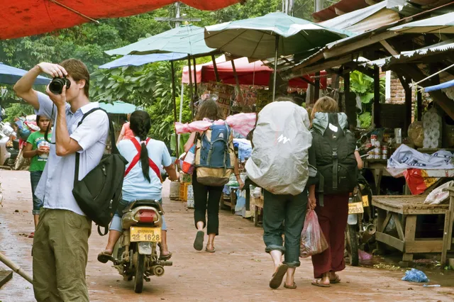 Feest verandert in nachtmerrie: backpackers in Laos vergiftigd door cocktails met methanol