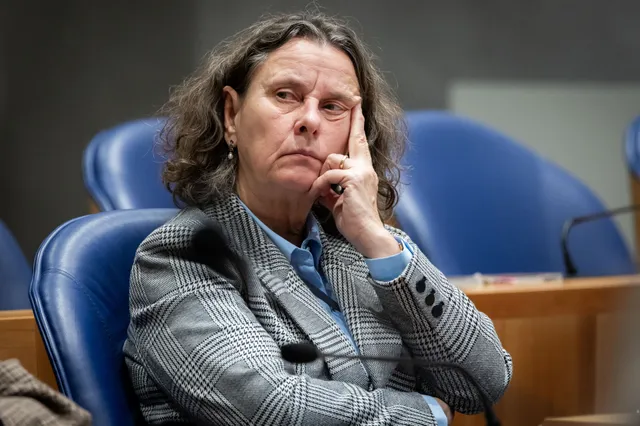 Supergabbers van Even Tot Hier zetten PVV-minister te kakken: 'Daar is Fabertje!'