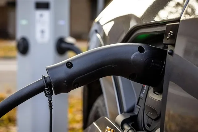Fastned minder optimistisch na tragere groei elektrisch wagenpark
