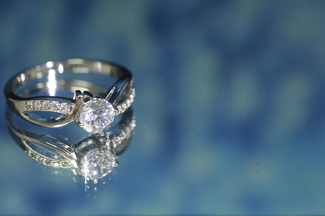 Waarom je je geliefde zeker geen diamanten ring moet geven