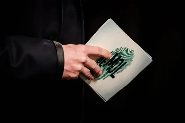 Is dit de Mol? Geluidstechnicus herstelt vervormde Mol-stem