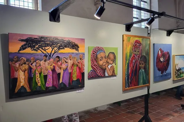 Schilderskring Diever houdt kunstmarkt bij de kerk