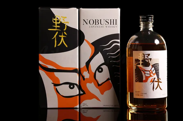 Drie Japanse Nobushi whisky flessen maken kunsttekening af