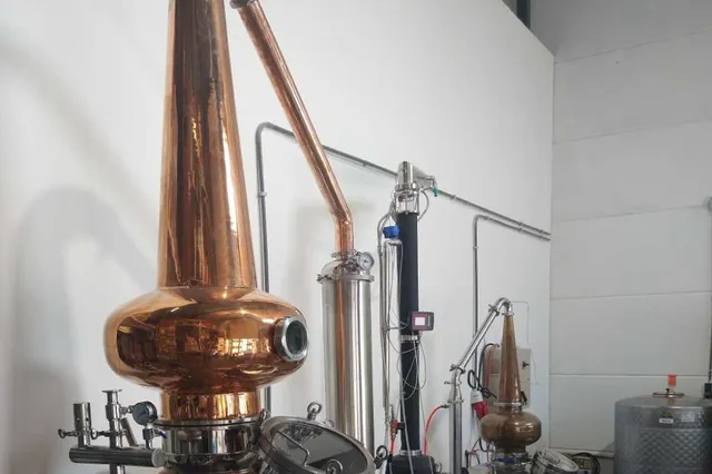 Distilleerderij Donderdag: De Kleine Distilleerderij in Zeewolde stookt op een drooggelegd loch