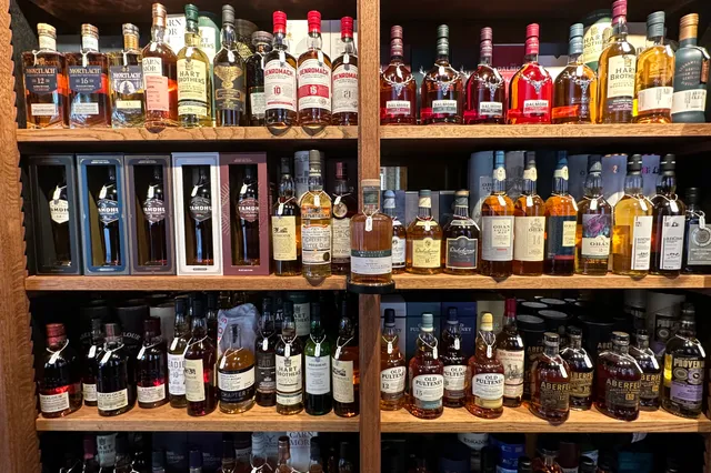 Whisky flessen van gesloten distilleerderijen vind je in Groningen