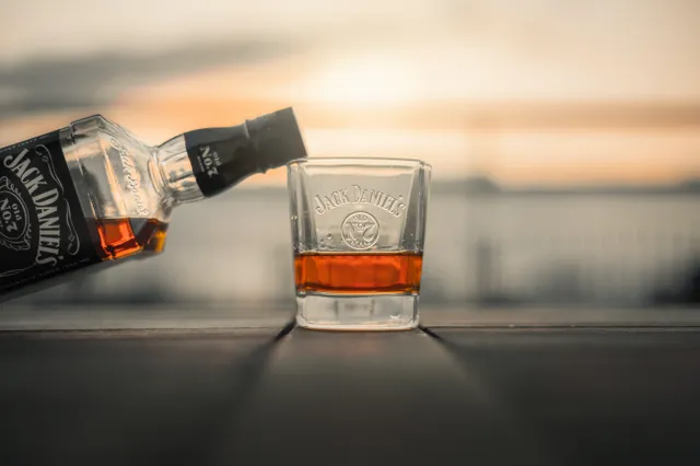 Deze bekende vliegtuigmaatschappij verkoopt whisky met 'pairing suggestions'