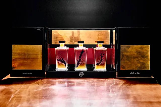 Acclaim - The Karuizawa Whisky Stage set is een waar kunstwerk