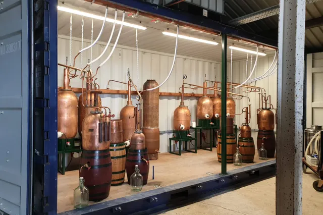Distilleerderij Donderdag: Dubhghlas Distillery in Zwartsluis stookt alles behalve zwart water