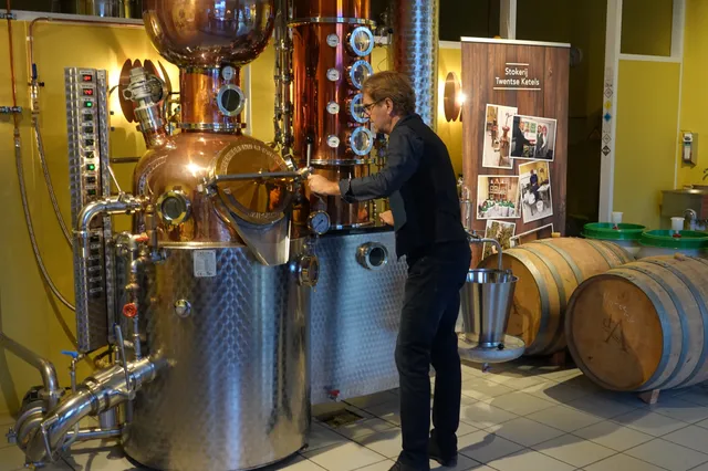 Distilleerderij Donderdag: Stokerij Twentse Ketels stookt met The Dominator