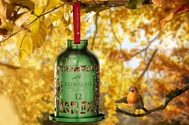 Redbreast Irish Whiskey steunt vogels met de Forest Green Birdfeeder Edition whiskey