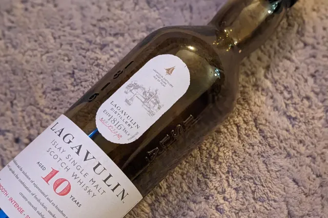Lagavulin 10 Years (Travel Exclusive) Review