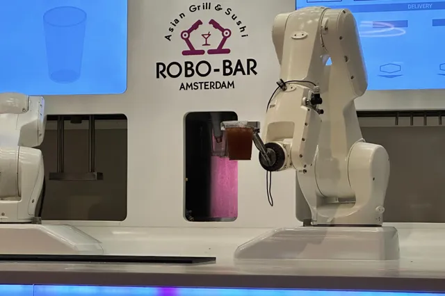 Wist je dat Amsterdam een robot heeft die (whisky) cocktails serveert?