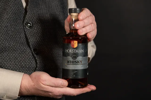 De oudste Nederlandse single malt whisky komt eraan en is nu al te reserveren