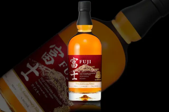 Deze Japanse blended whisky bevat een single grain whisky van meer dan 50 jaar oud