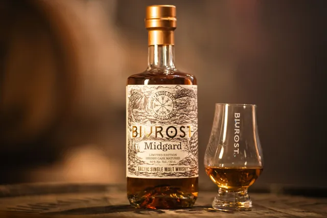 Noordelijkste distilleerderij ter wereld sluit serie met mythische single malt whisky's af