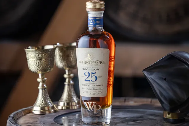 WhistlePig onthult de The Badönkådonk whiskey met komiek John Cleese