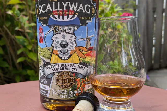 Whisky Scallywag The Dutch Bicycle Edition smaakt naar donkere vruchten, chocolade en een vleugje vanille