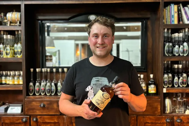 Leden van Veldman Stokerij proeven Limburgse Whisky batch Nr. 8