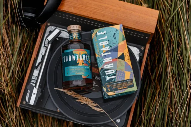 Whisky of whiskey? In deze nieuwe blend zit het allebei