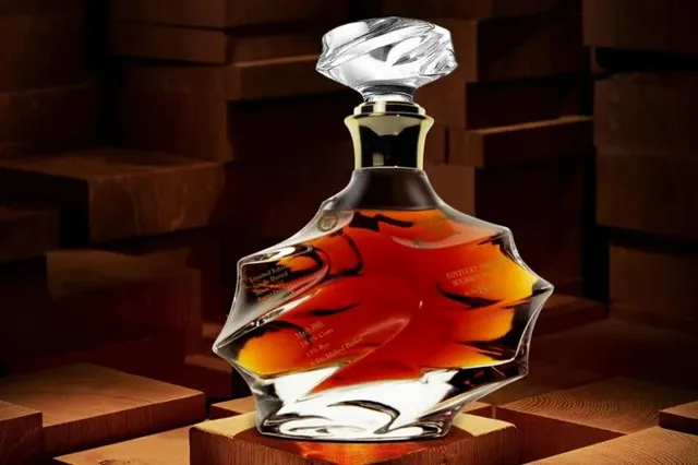 Deze Chinese single malt whisky zit in een hele luxe fles