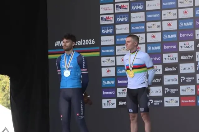 Remco Evenepoel tijdens het WK tijdrijden 2026 in Montréal, waar hij Filippo Ganna met 57 seconden versloeg.