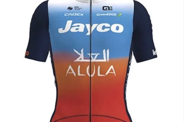 Team Jayco AlUla, EF Education-EasyPost en Groupama-FDJ 2024 truien per ongeluk uitgelekt door Tour Down Under