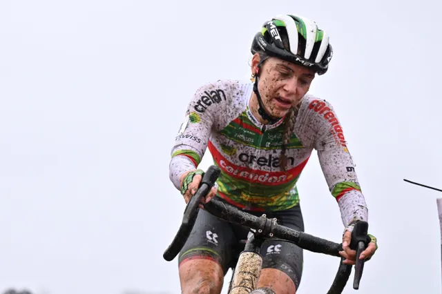 Manon Bakker blikt terug op deze cyclocrosswinter: "Ik had nog nooit een wereldbekerwedstrijd gewonnen en nu wel, dus dat is heel mooi"