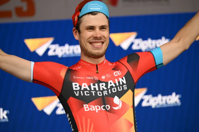 Phil Bauhaus profiteert van valpartij en wint derde etappe van Tirreno-Adriatico 2024