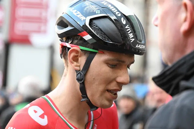 "Het maakt me niet uit hoe belachelijk ik eruit zie, het gaat erom hoe snel de helm is" - Attila Valter verdedigt revolutionaire Team Visma | Lease a Bike helm