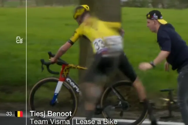 "Geef Dirk hier niet te veel shit voor" - Tiesj Benoot verdedigt mechanieker na verkeerde fietswissel in finale van de Ronde van Vlaanderen
