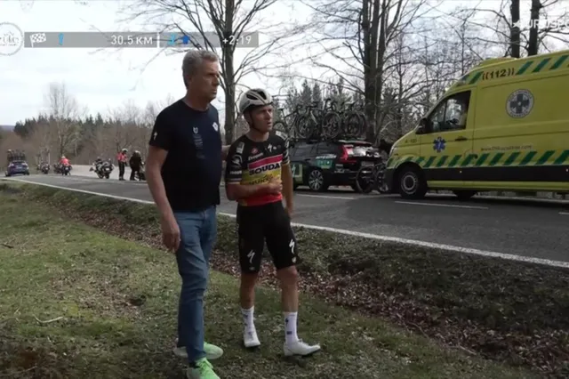 "Het is nooit een goed teken als een renner naar zijn schouder grijpt" - Patrick Lefevere geeft een vroege update over de toestand van Remco Evenepoel na valpartij in Ronde van Baskenland