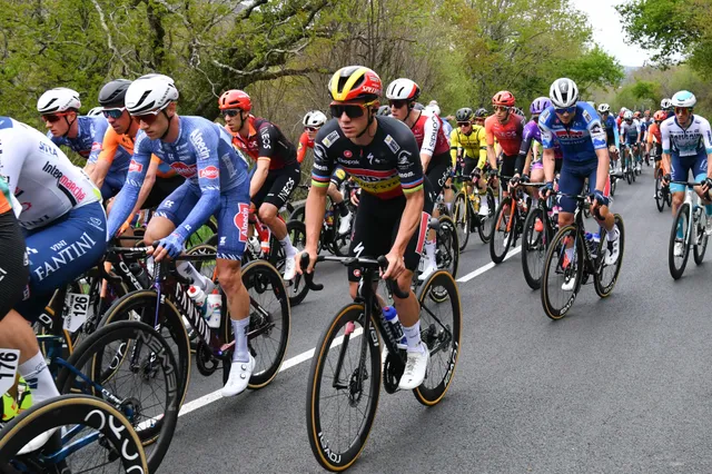 "Ik voel me al wat beter" - Remco Evenepoel ligt op koers voor de Tour de France ondanks opgelopen blessures in de Ronde van Baskenland