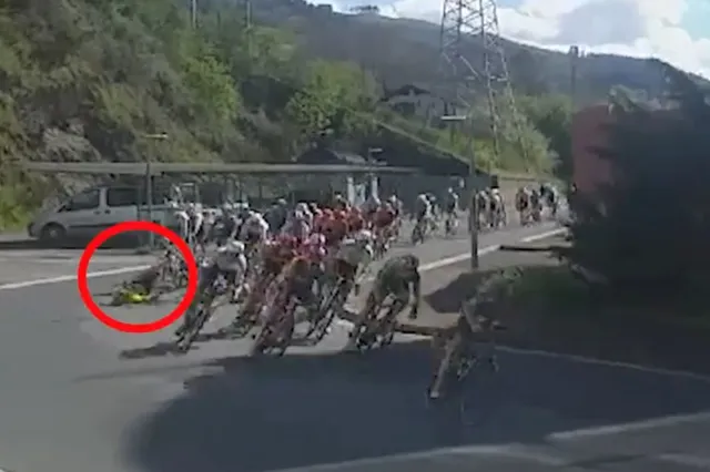 VIDEO: Beelden van toeschouwers leggen moment vast waarop Primoz Roglic met hoge snelheid naar de grond gaat in de Ronde van Baskenland