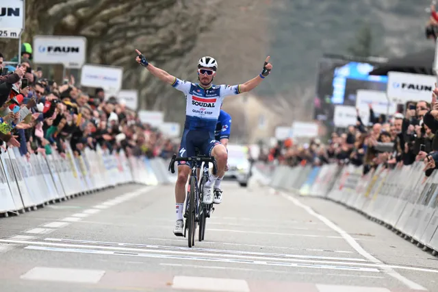 Julian Alaphilippe wint voor het eerst in de Giro d'italia na aanval met nog 125 kilometer te gaan