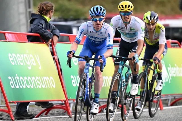 Tour de France niet uitgesloten voor Eddie Dunbar die vroegtijdig afhaakte in Giro d'Italia: "Hij heeft nu een voorbereiding die het waarschijnlijk mogelijk maakt"