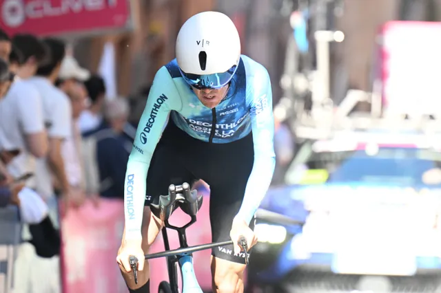 "Het is mooi om verbetering te zien" - Ben O'Connor rijdt beste tijdrit uit zijn carrière en hoopt op een podiumplaats in de Giro d'Italia