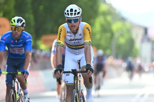 "Dit was een krankzinnige dag" - Luke Plapp krijgt geen loon naar werken in een 'uit de hand gelopen' rit in de Giro d'Italia