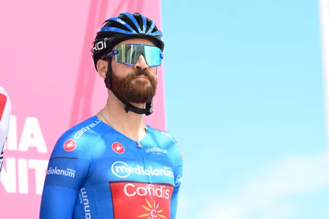 "Organisatie Giro d'Italia en UCI vandaag erg scherp met verstandige beslissingen. Not" - Simon Geschke uit zware kritiek als etappe eindelijk van start gaat