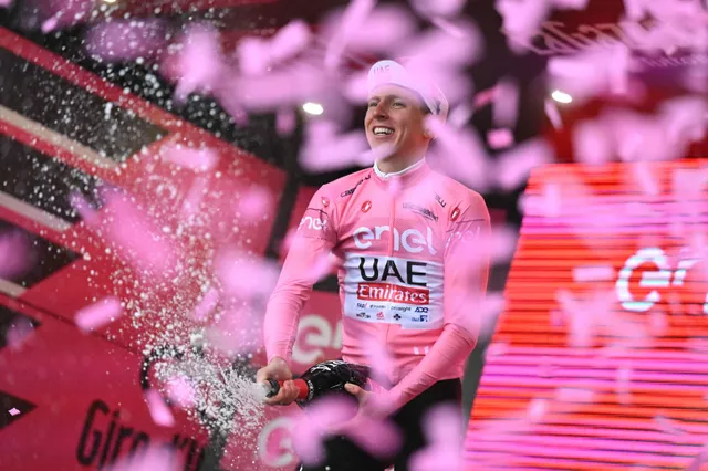 Tadej Pogacar verslaat Filippo Ganna in tijdrit Giro d'Italia en verstevigt leiding in het algemeen klassement