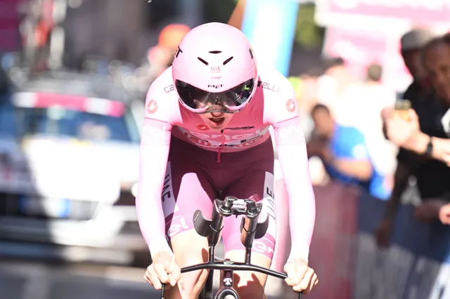 Tadej Pogacar met grote afstand de snelste op klim in tijdrit Giro d'Italia